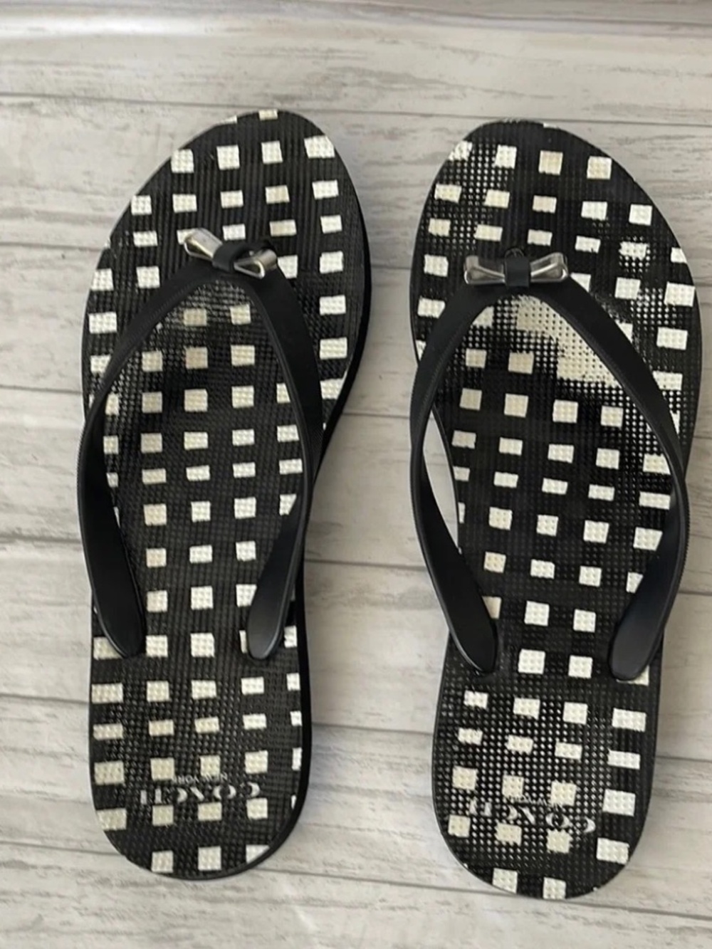 COACH Size 7/8 New York Sandals Flip Flop Shoes Black White lot6522